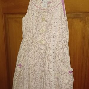 BEAUTIFUL GIRLS FLORAL NO SLEEVE SIZE 8 DRESS.